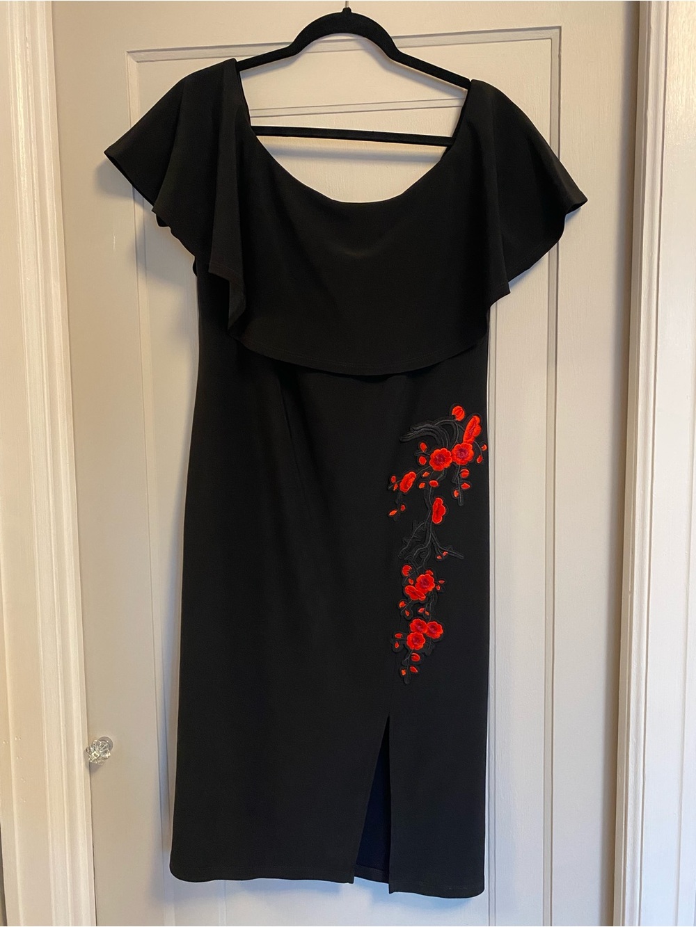 Frank Lyman Black Dress with Red Floral Embroidery Lined Elegant Asian Inspired